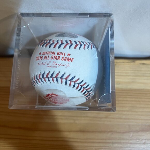 Fred Lynn Autographed MLB Baseball with Case $100 - Picture 3 of 3